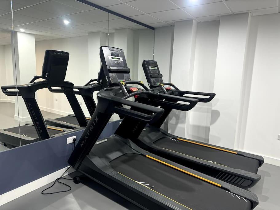 Luxury Oaks Suite, Free Private Parking, 2 Bed 2 Bathroom Apartment, Central Solihull Birmingham Extérieur photo