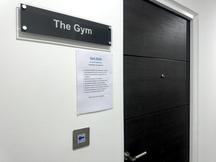Luxury Oaks Suite, Free Private Parking, 2 Bed 2 Bathroom Apartment, Central Solihull Birmingham Extérieur photo