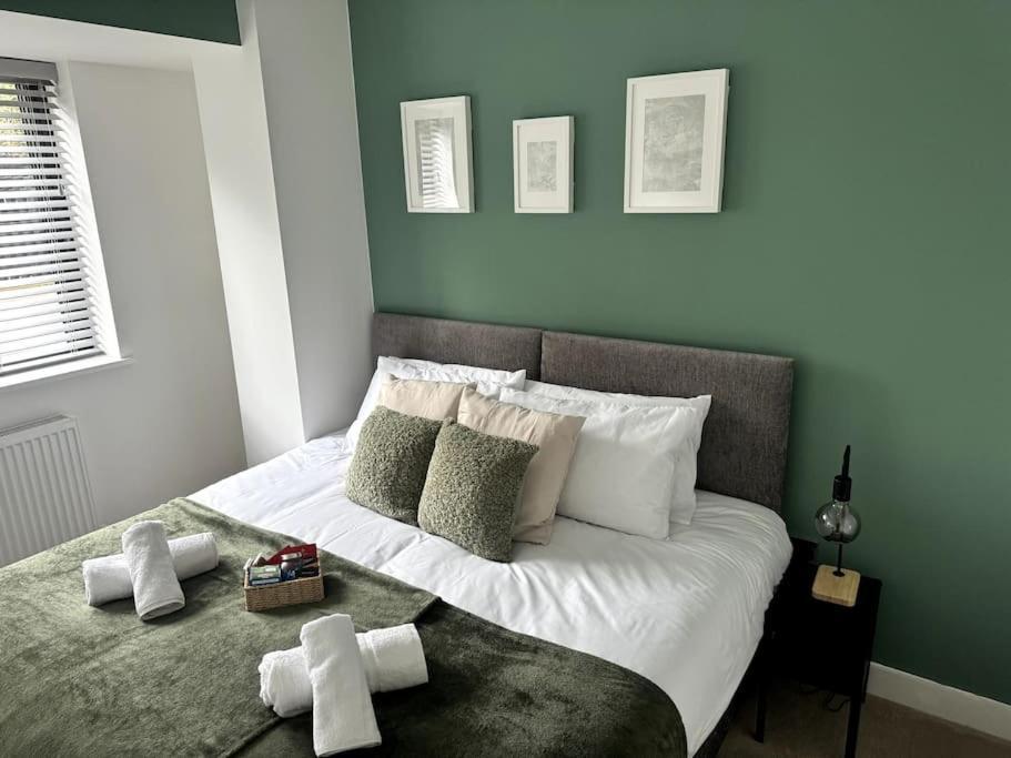 Luxury Oaks Suite, Free Private Parking, 2 Bed 2 Bathroom Apartment, Central Solihull Birmingham Extérieur photo